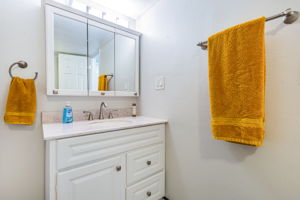 Bathroom 1c-2