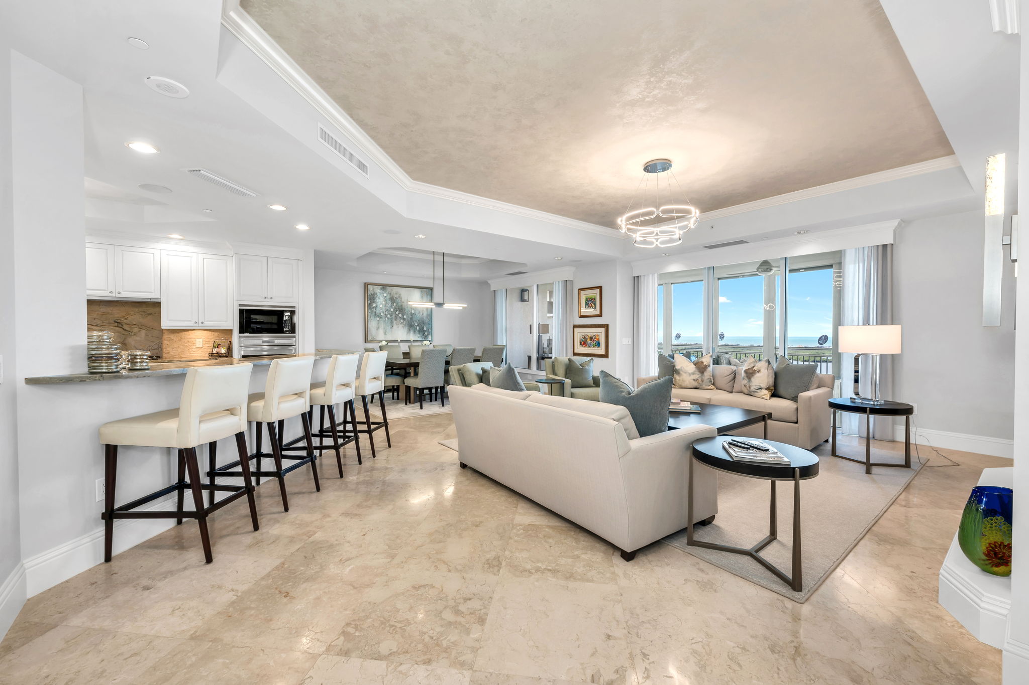 Breakfast Bar - Living