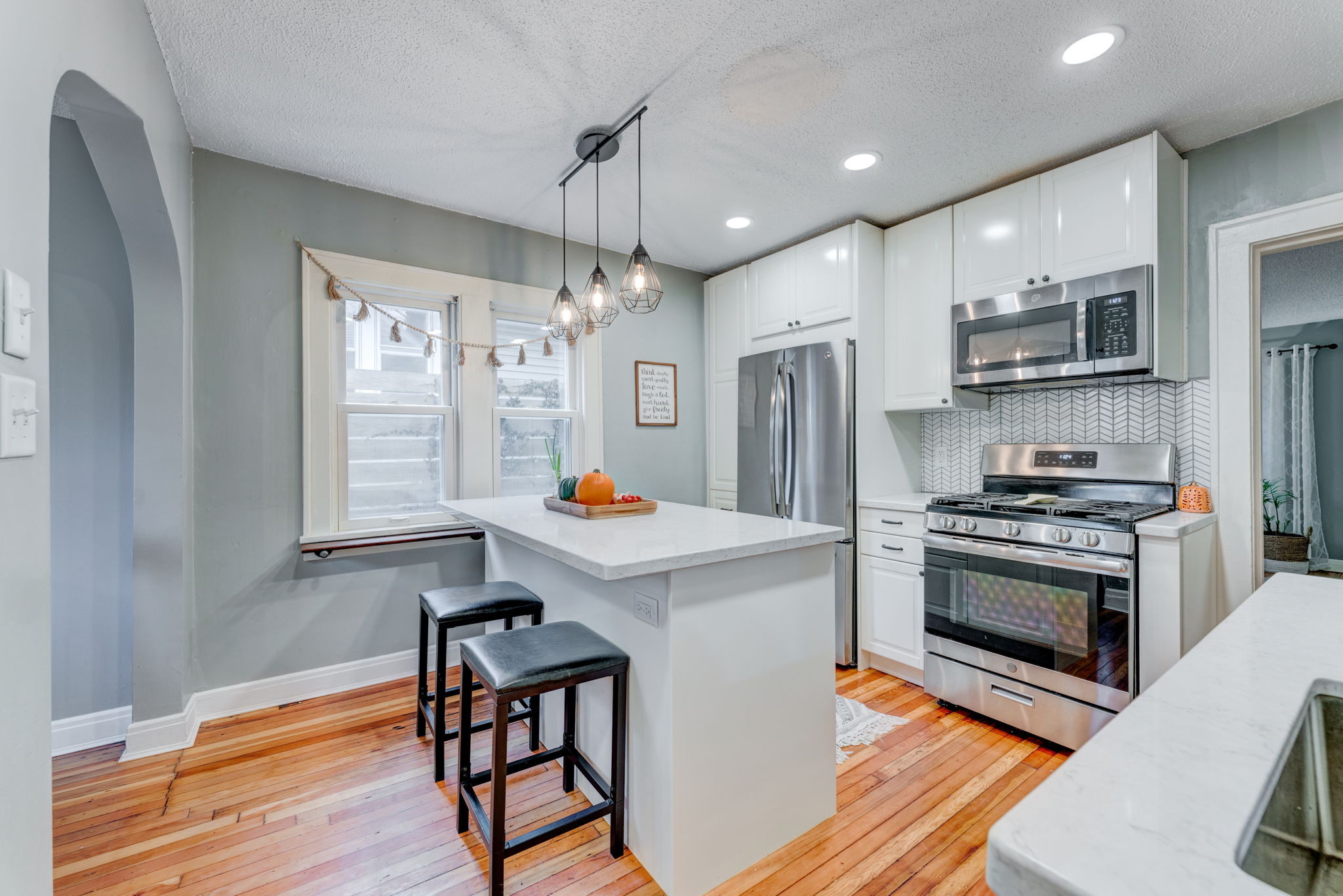 Kitchen/Breakfast Bar