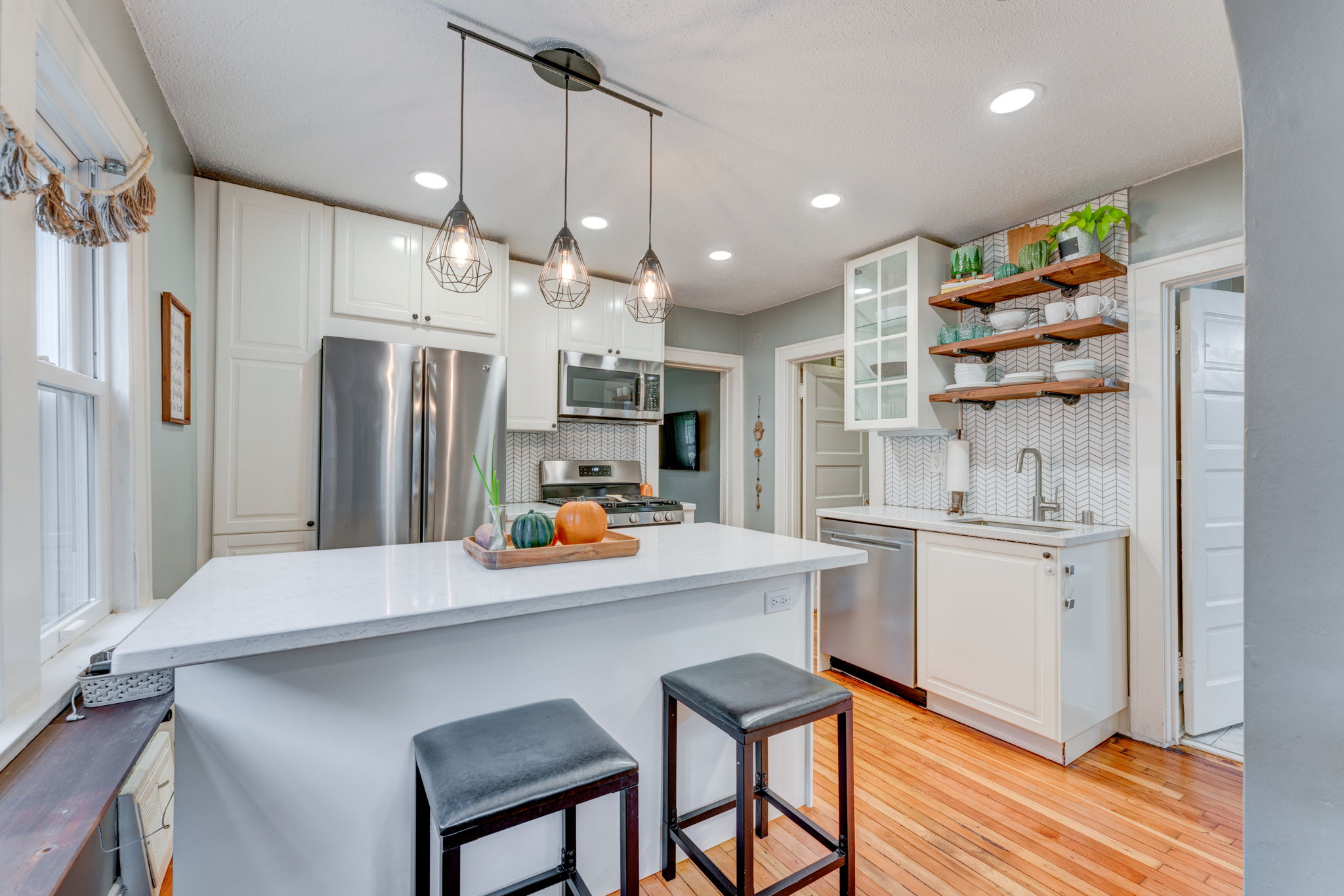 Kitchen/Breakfast Bar