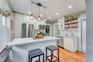 Kitchen/Breakfast Bar