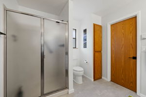Bathroom 3 (2)