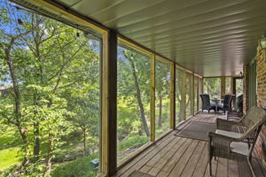 Screened-in Porch