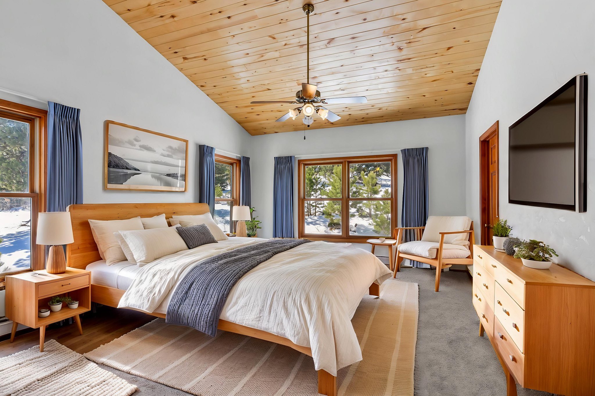 DSC03150 virtually staged.jpeg