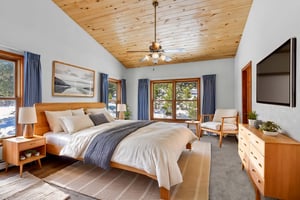 DSC03150 virtually staged.jpeg