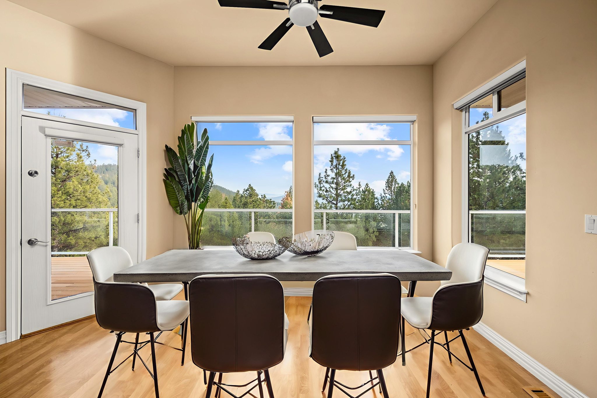 DSC_8895 virtually staged.jpeg