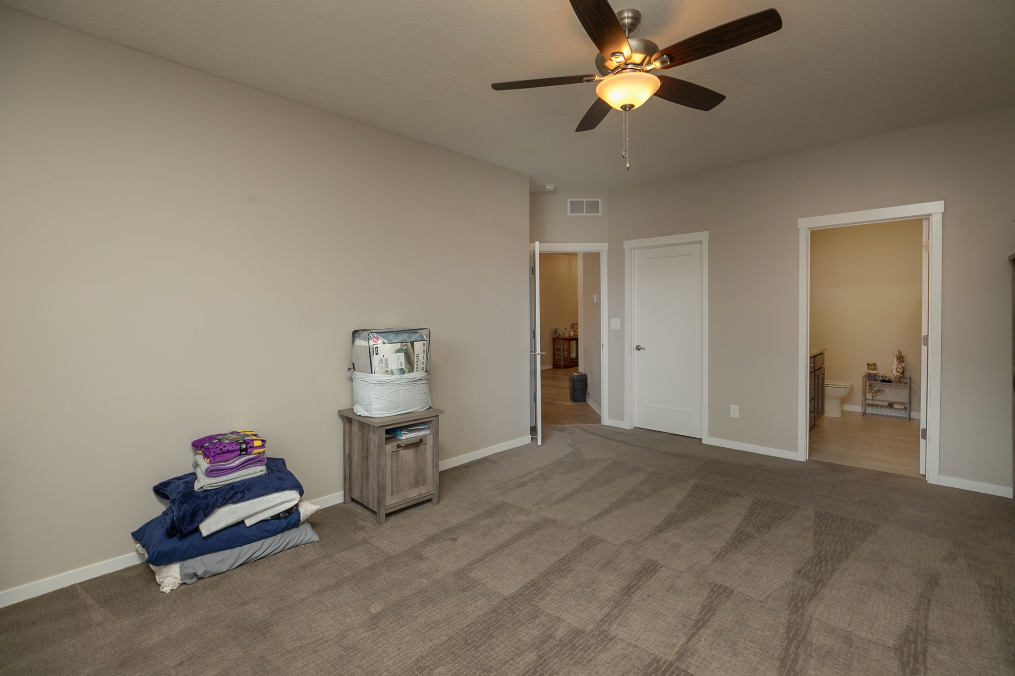 17-Master Bedroom