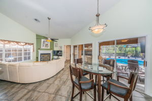 Kitchen Eat-in Area1