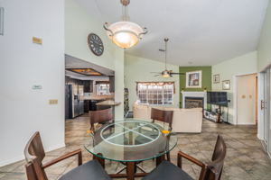 Kitchen Eat-in Area2