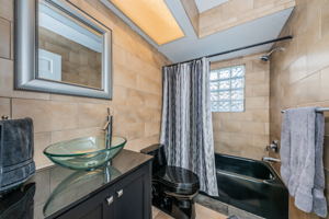 Bathroom2