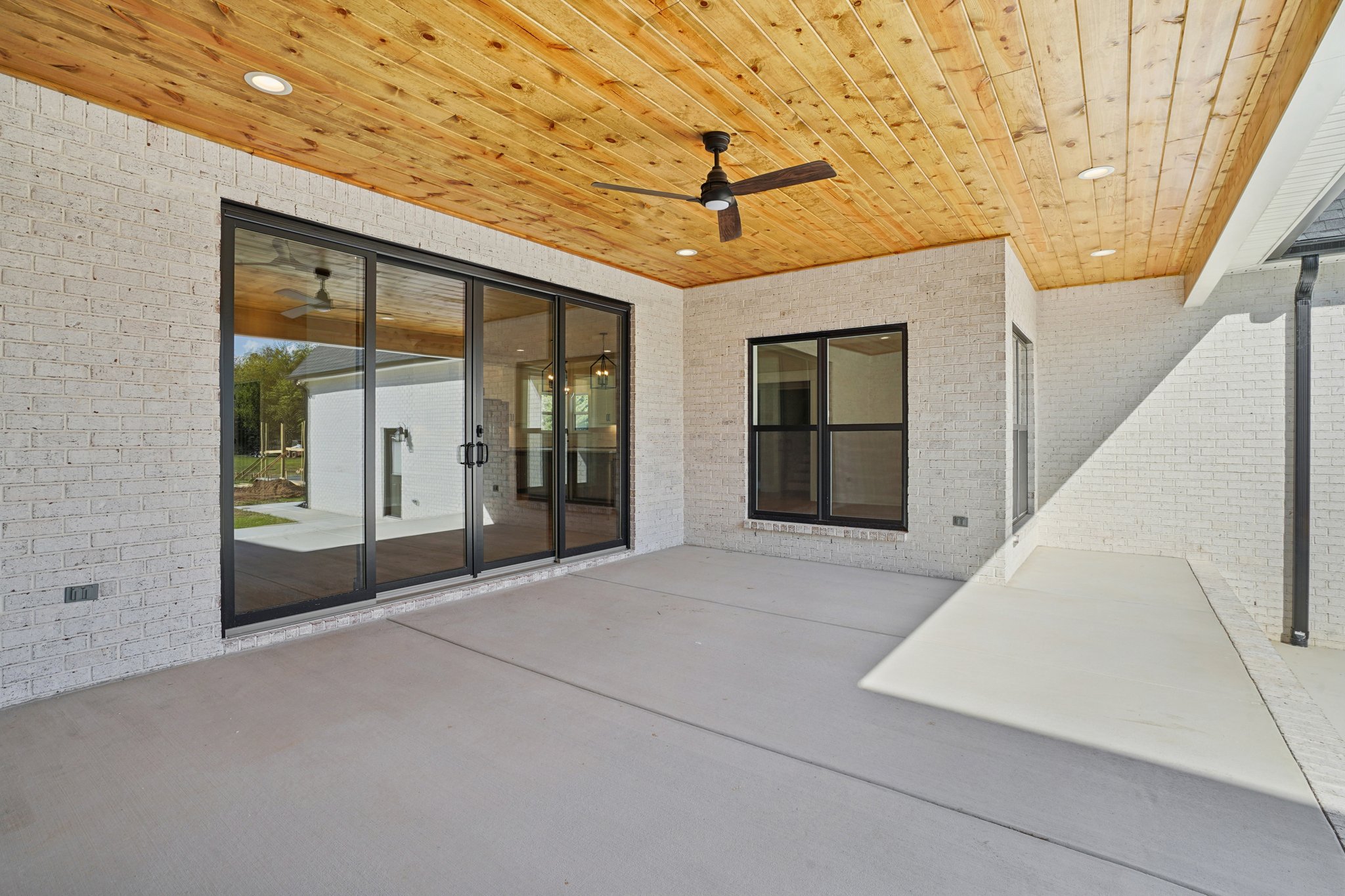 Crescent Ln-S3009-056.jpg