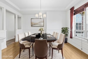 R5HM8659 virtually staged.jpeg