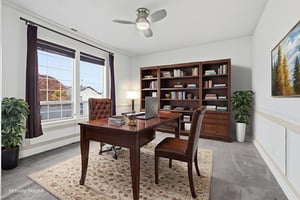 R5HM8668 virtually staged.jpeg