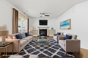 R5HM8743 virtually staged.jpeg