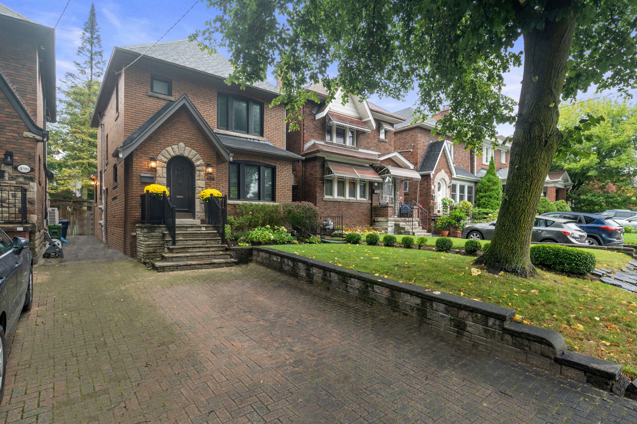 488 Roselawn Ave Toronto, ON M5N 1J8