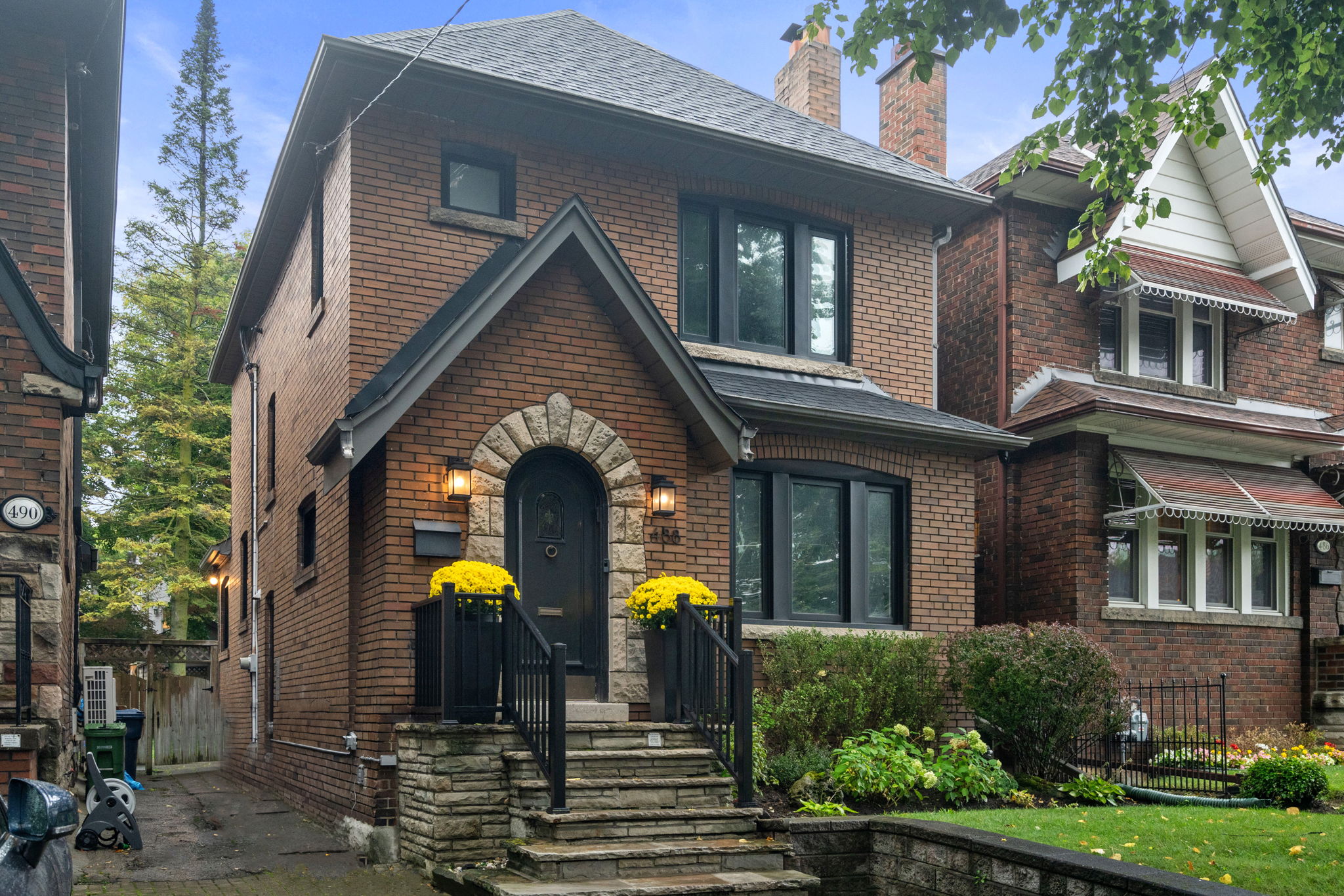 488 Roselawn Ave Toronto, ON M5N 1J8