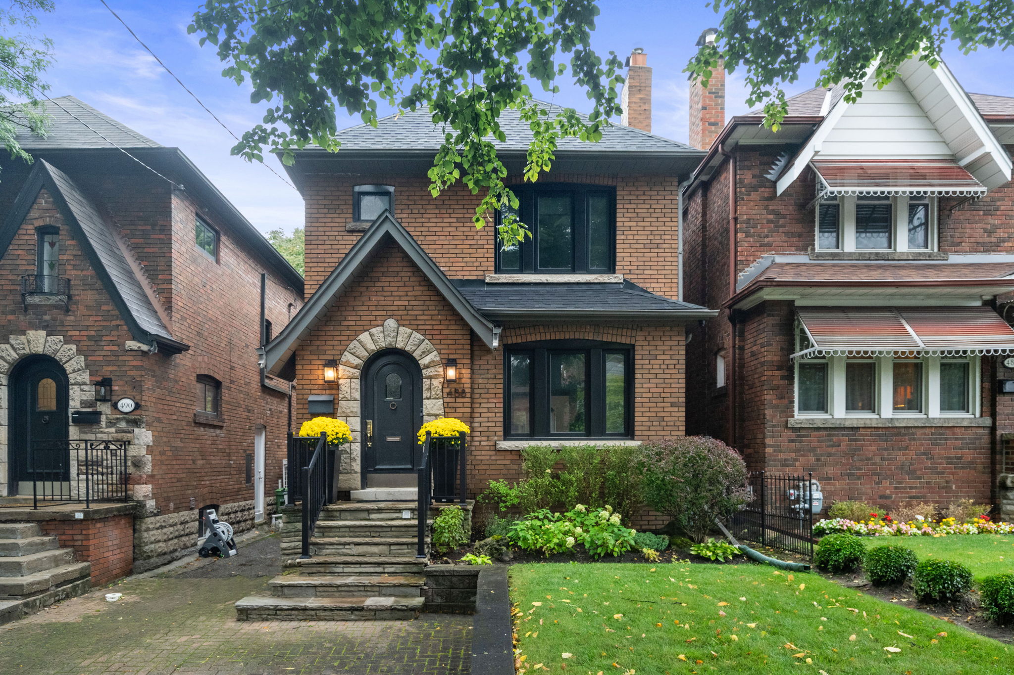 488 Roselawn Ave Toronto, ON M5N 1J8