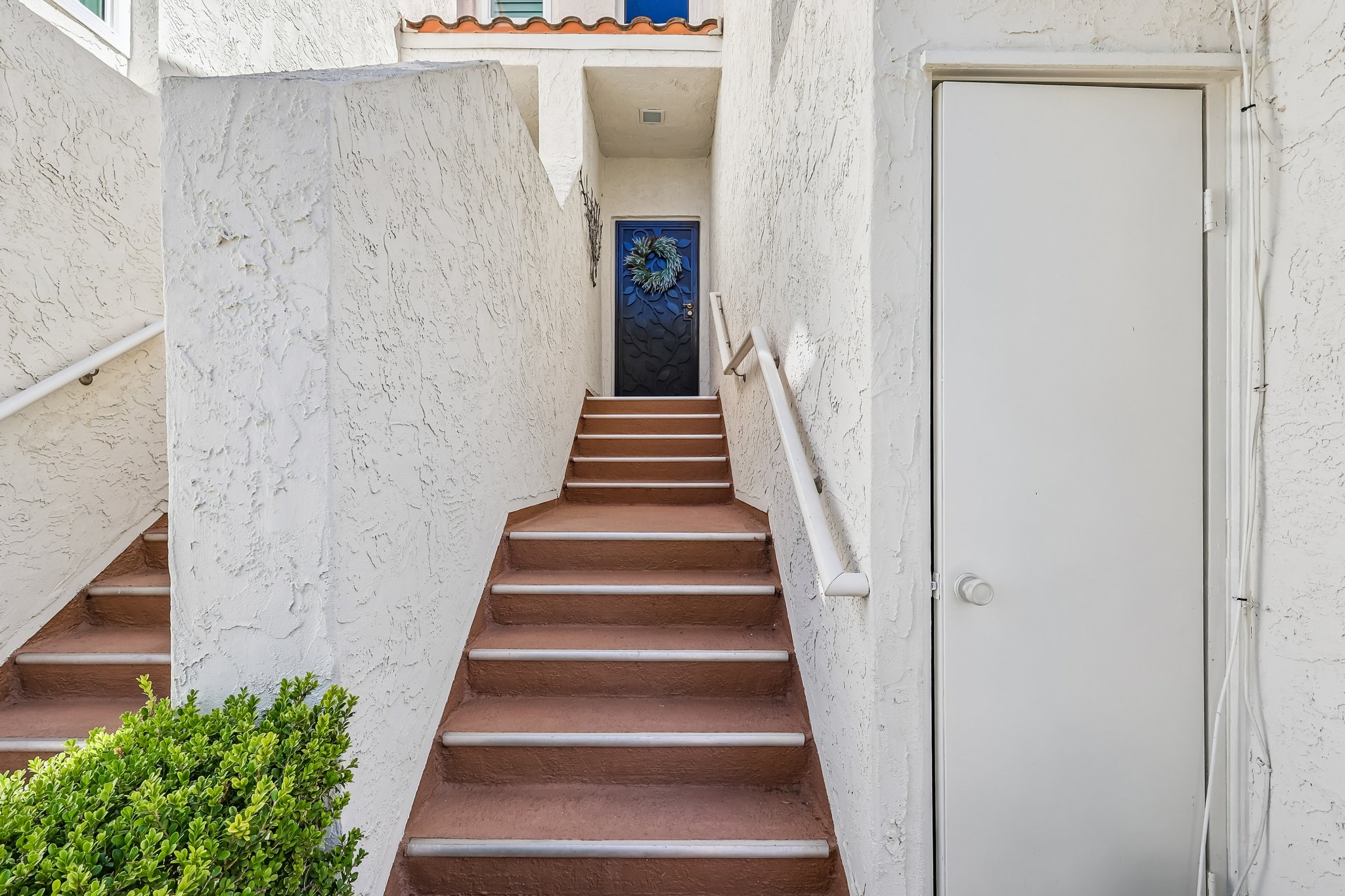 - 4885 Tinasa Way-S3009-002.jpg