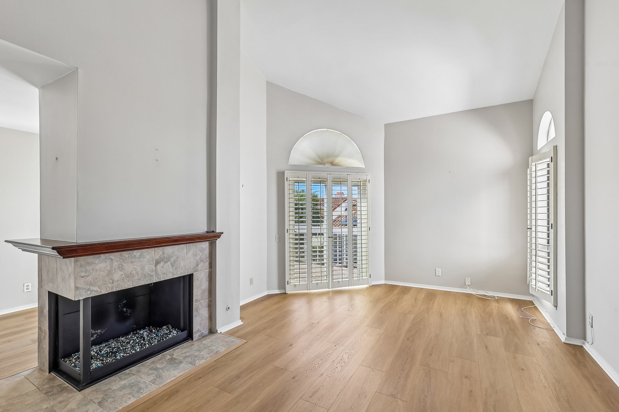 - 4885 Tinasa Way-S3009-010.jpg