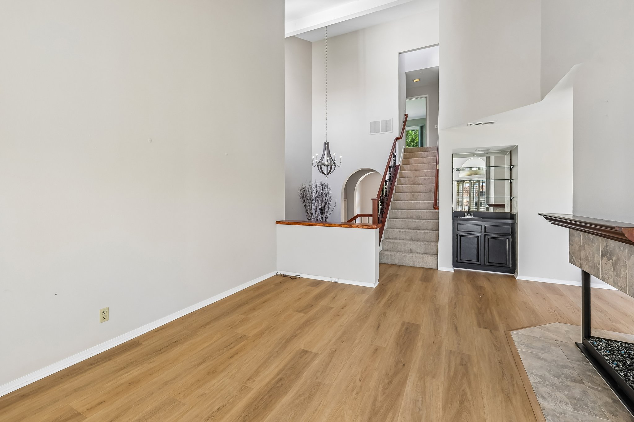 - 4885 Tinasa Way-S3009-012.jpg