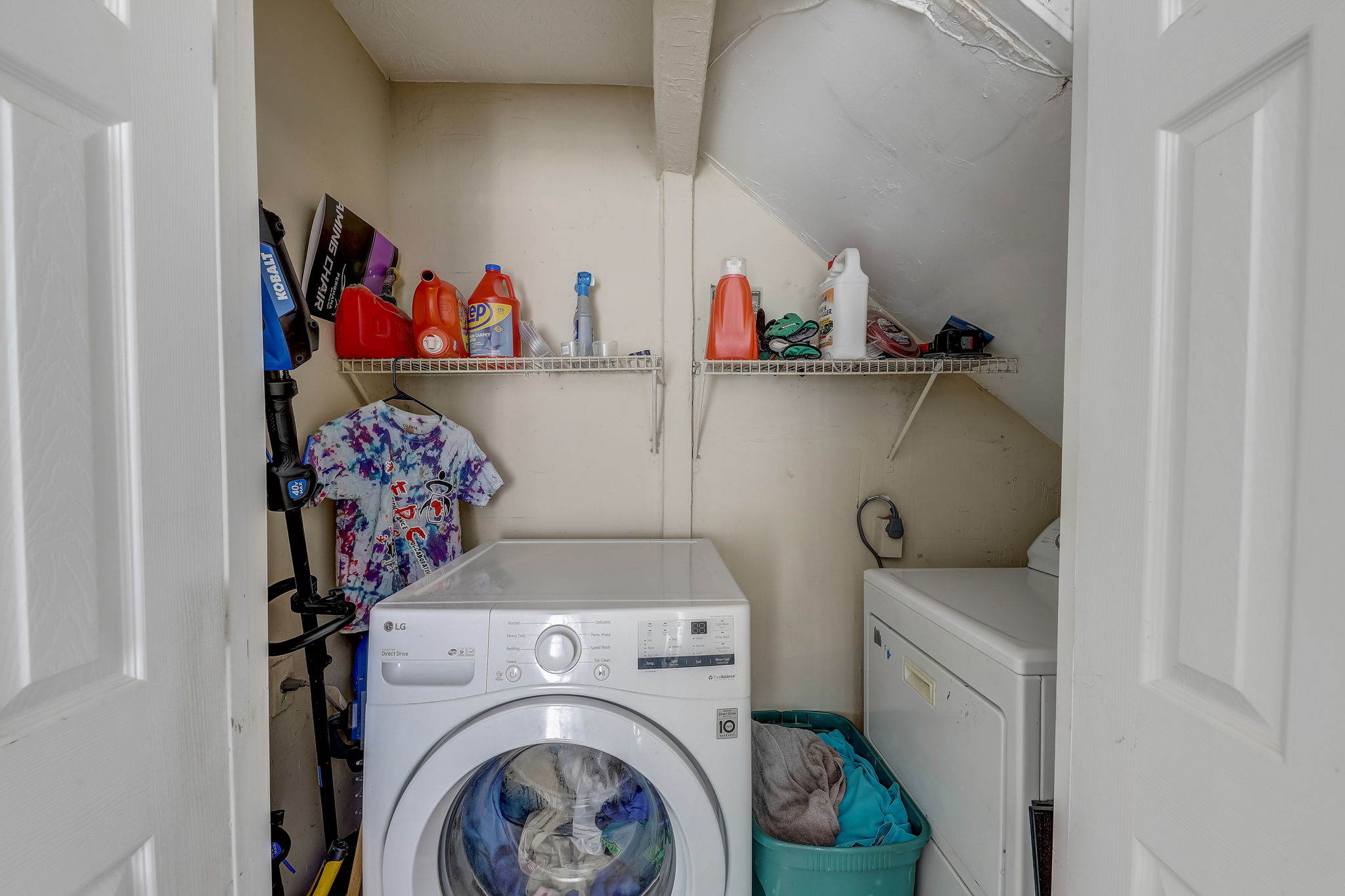 Windsor Downs Dr-014