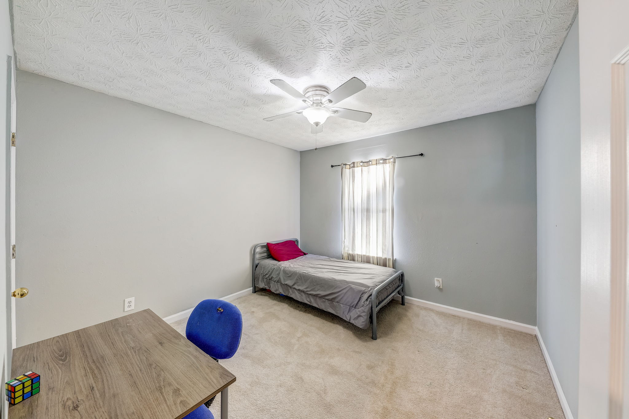 Windsor Downs Dr-019