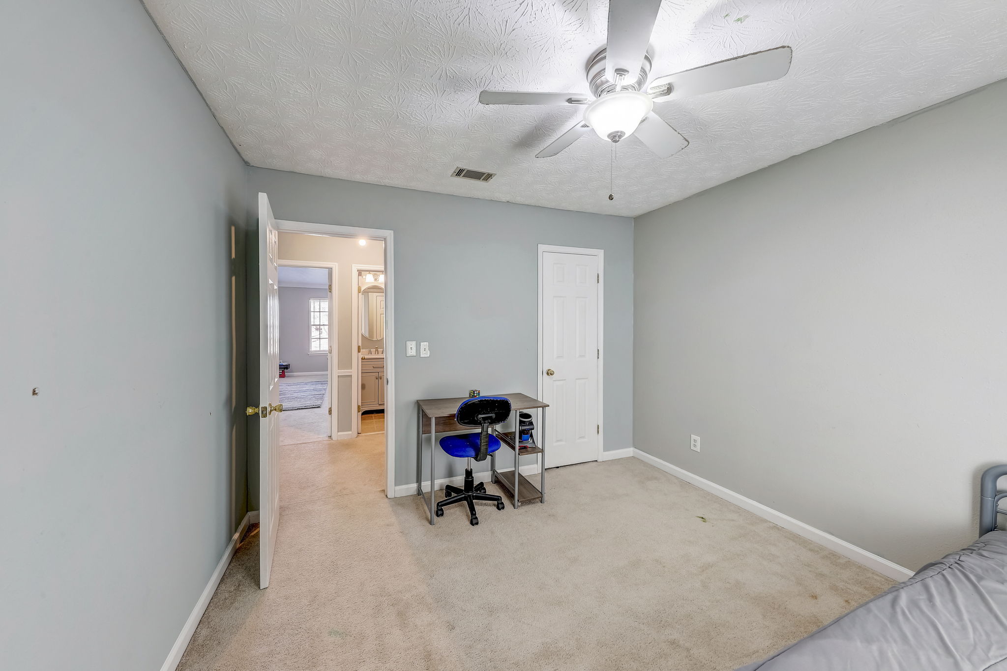 Windsor Downs Dr-020