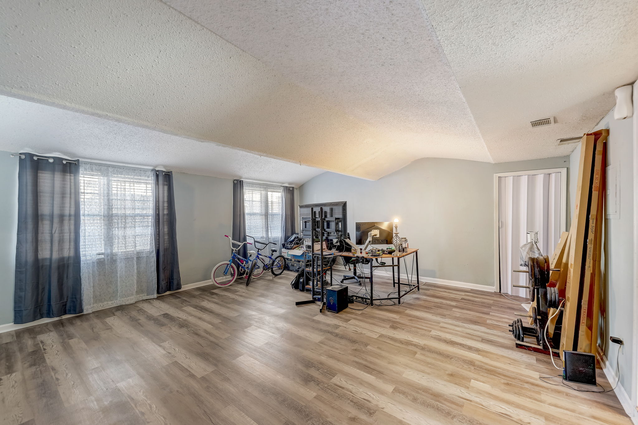 Windsor Downs Dr-015