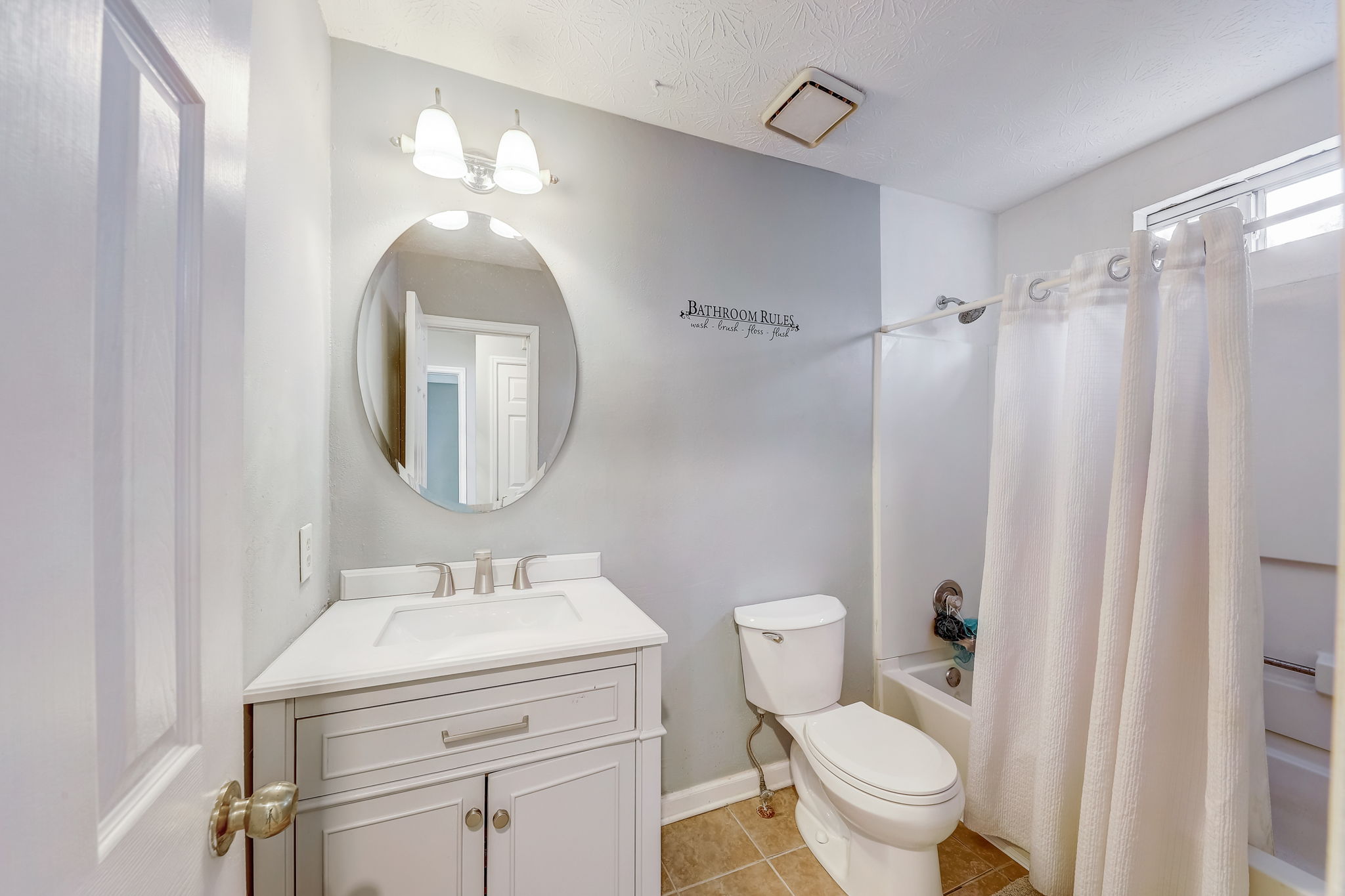 Windsor Downs Dr-018