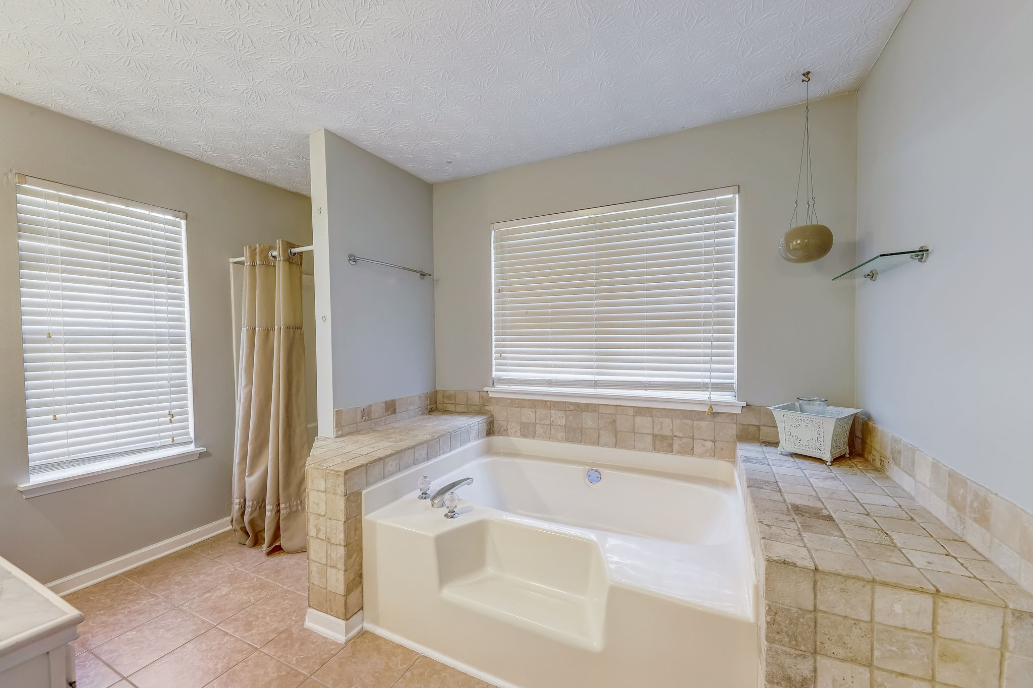 Windsor Downs Dr-029