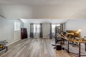 Windsor Downs Dr-016