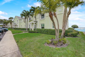 Coquina Key Dr SE APT C -001