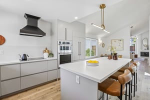 Kitchen/Breakfast Bar
