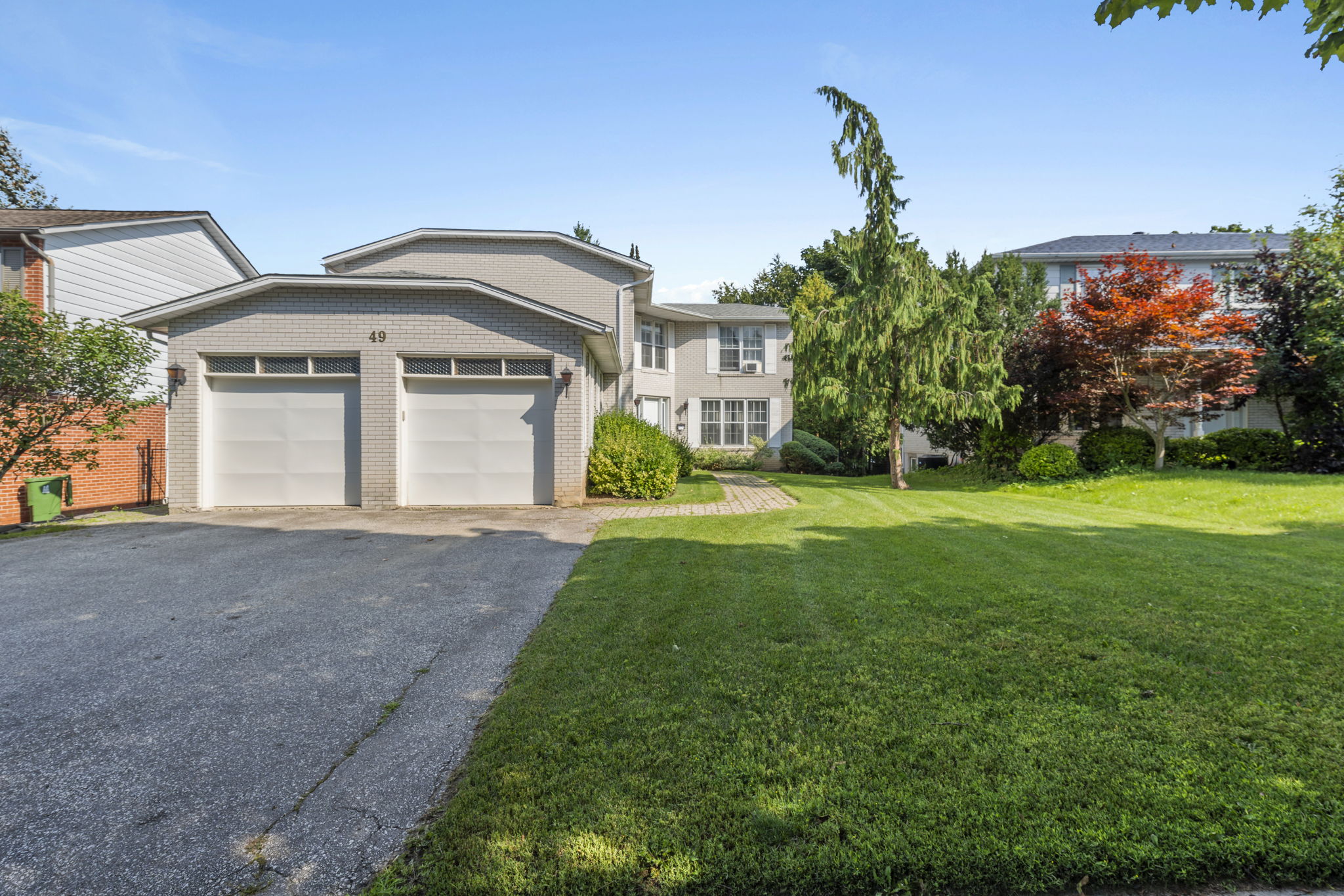 49 Abbeywood Trail Toronto, ON M3B 3B4