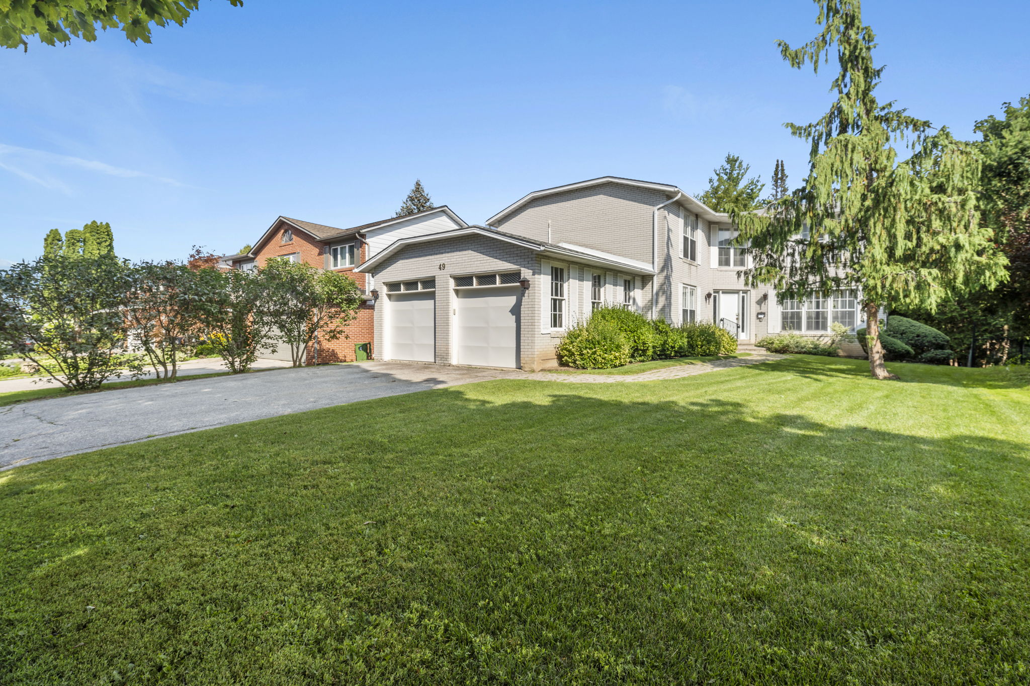 49 Abbeywood Trail Toronto, ON M3B 3B4