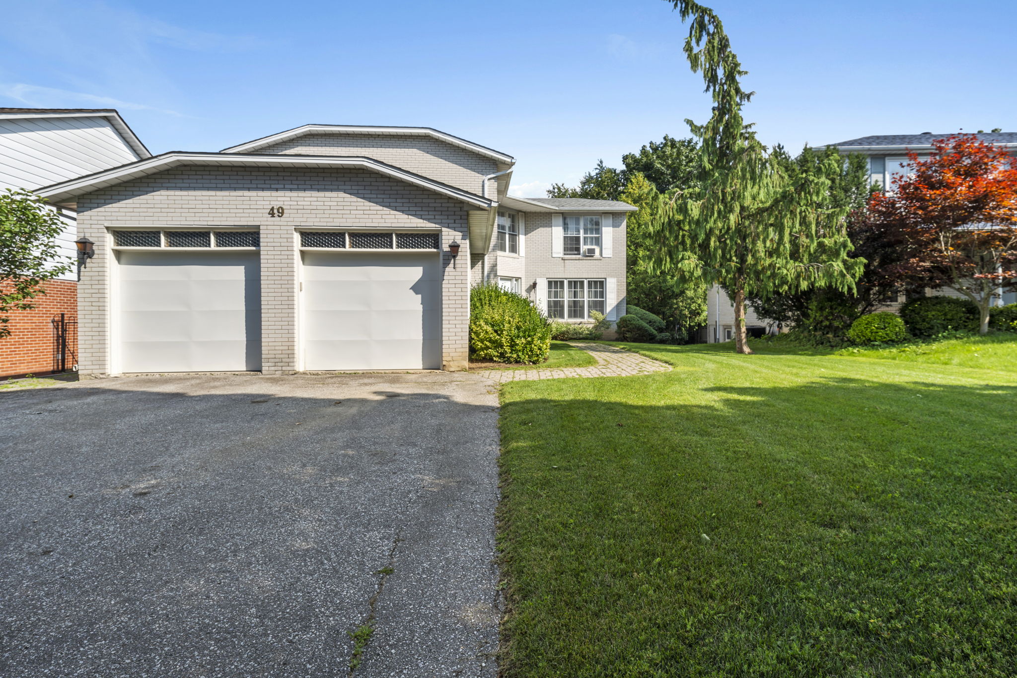 49 Abbeywood Trail Toronto, ON M3B 3B4