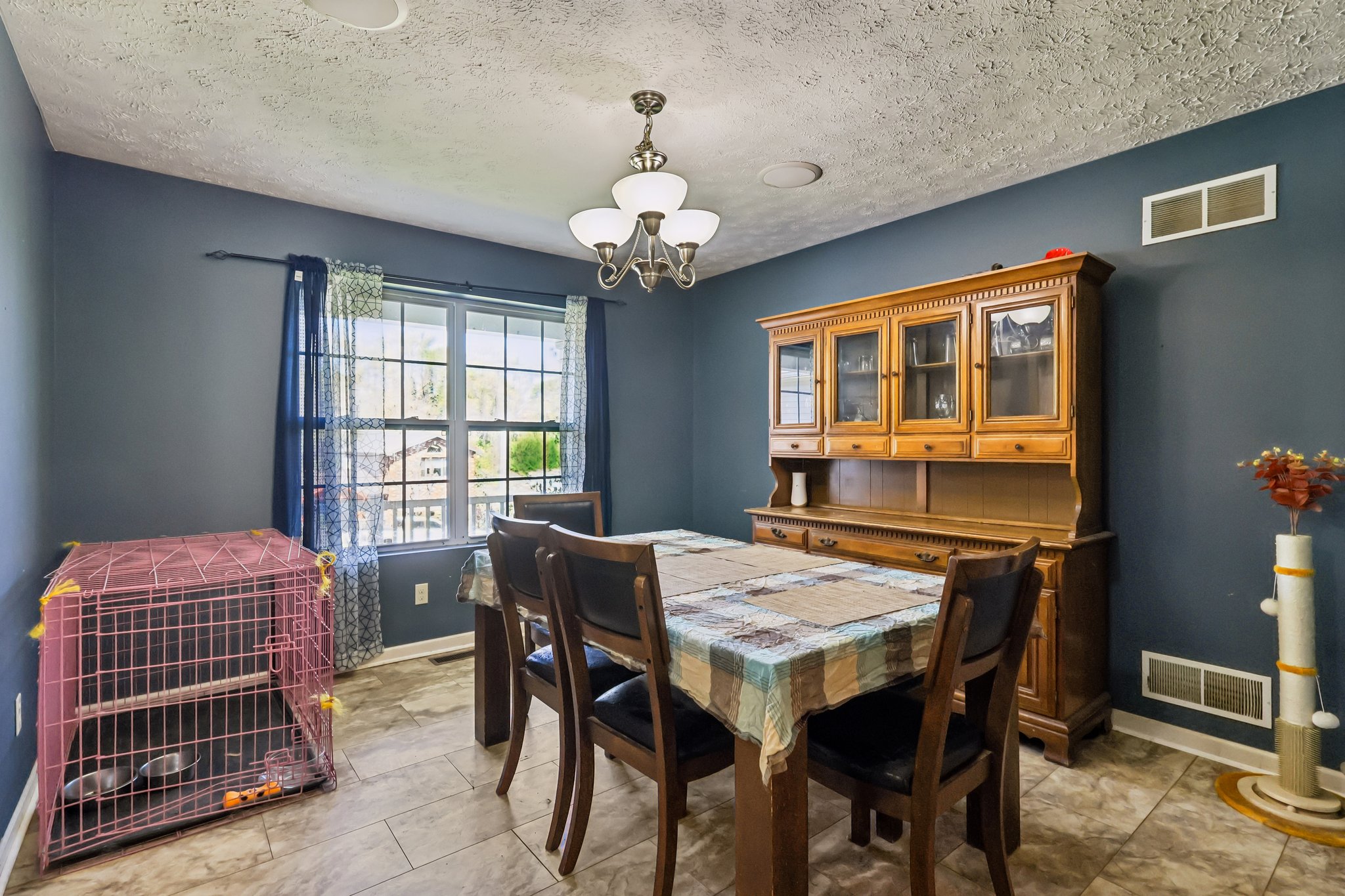 Central Ave-S2204-015.jpg