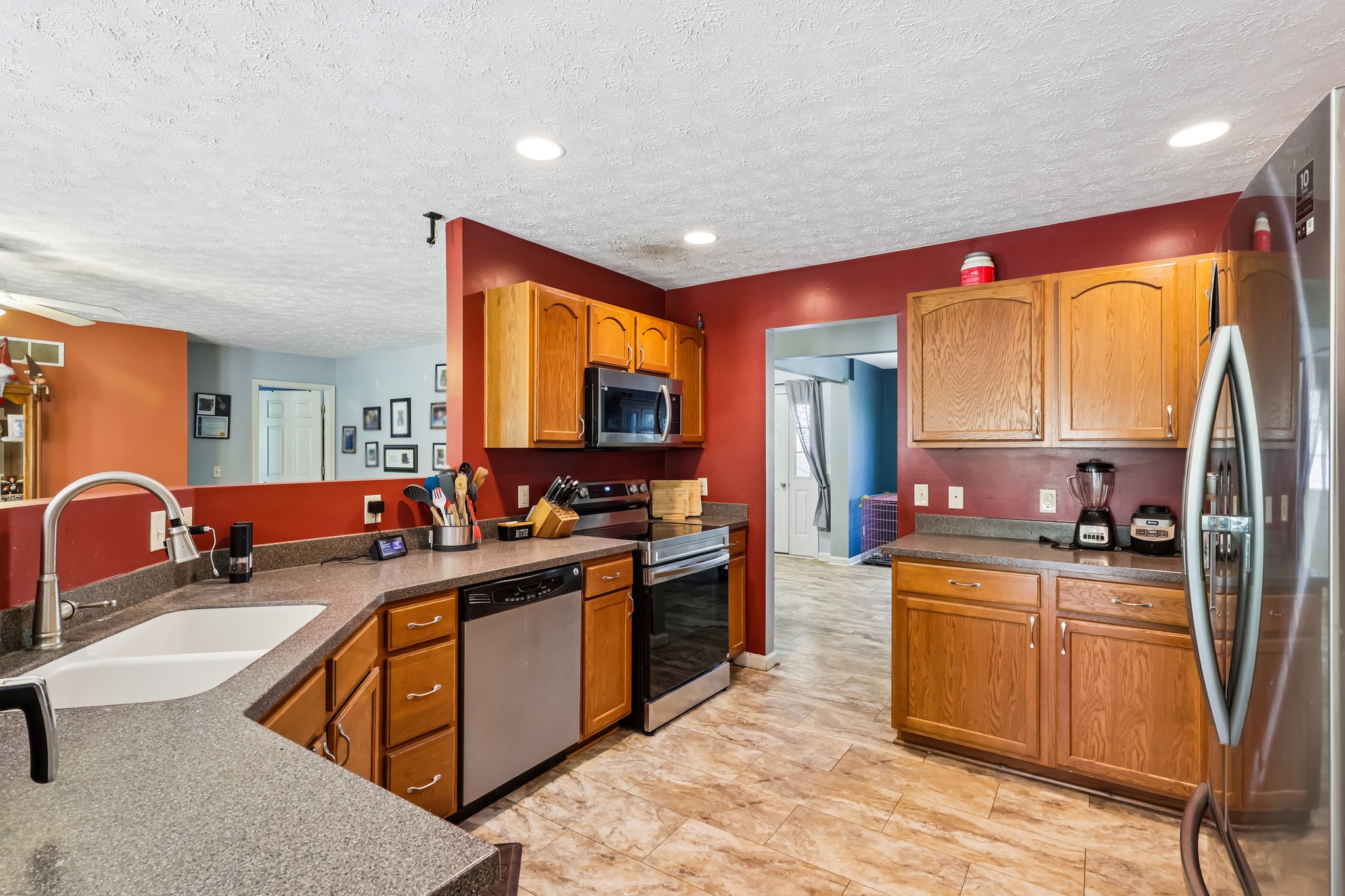 Central Ave-S2204-021.jpg