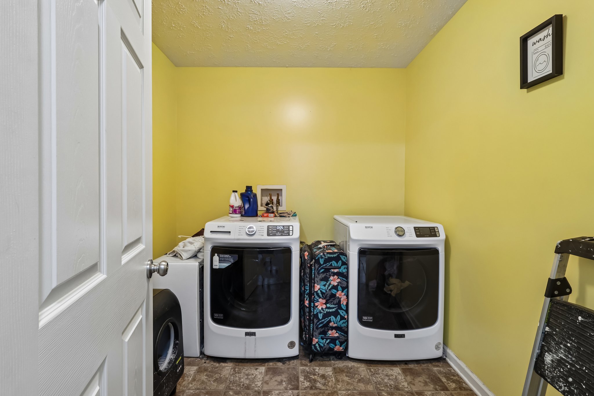 Central Ave-S2204-034.jpg