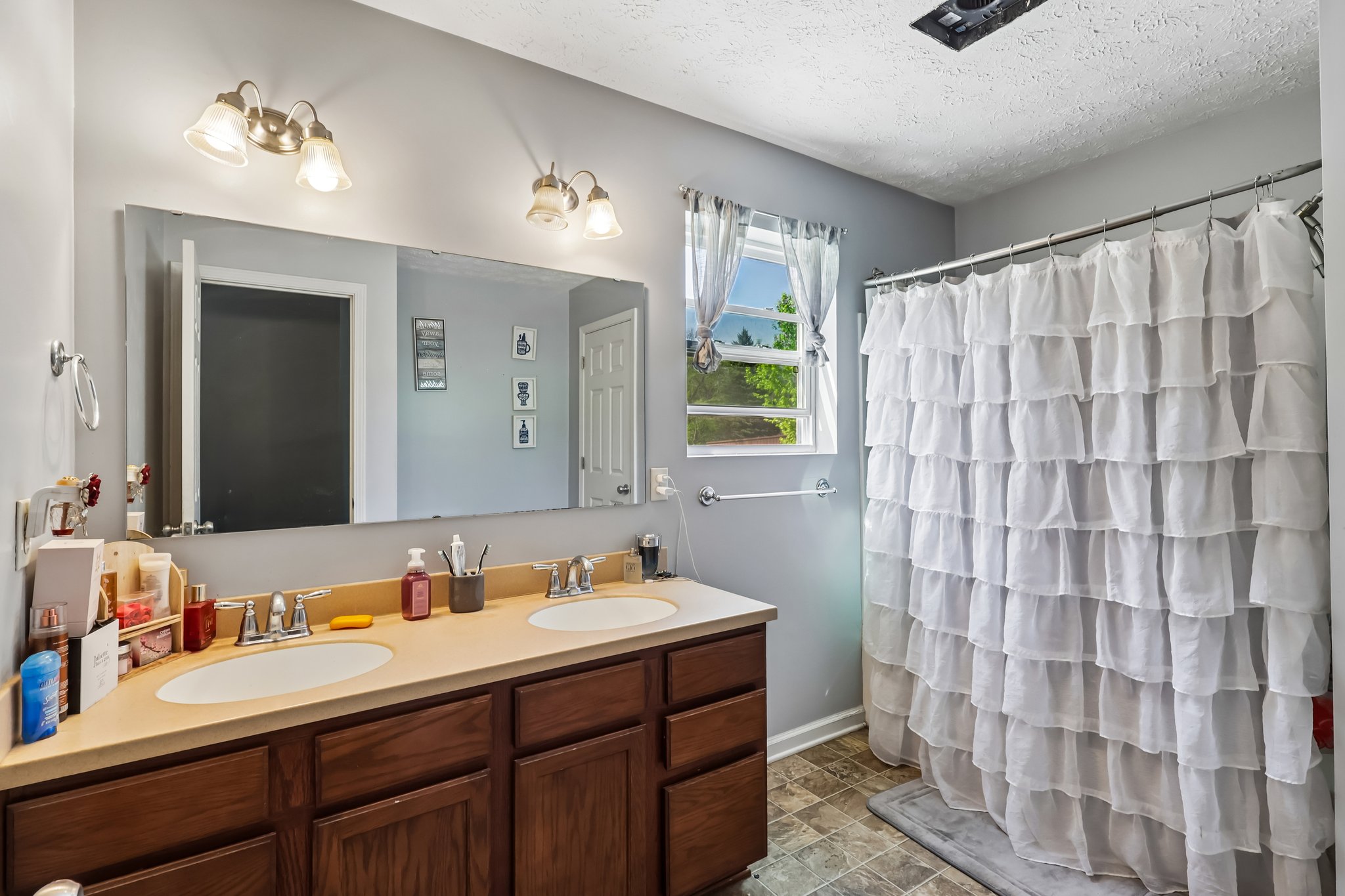 Central Ave-S2204-038.jpg