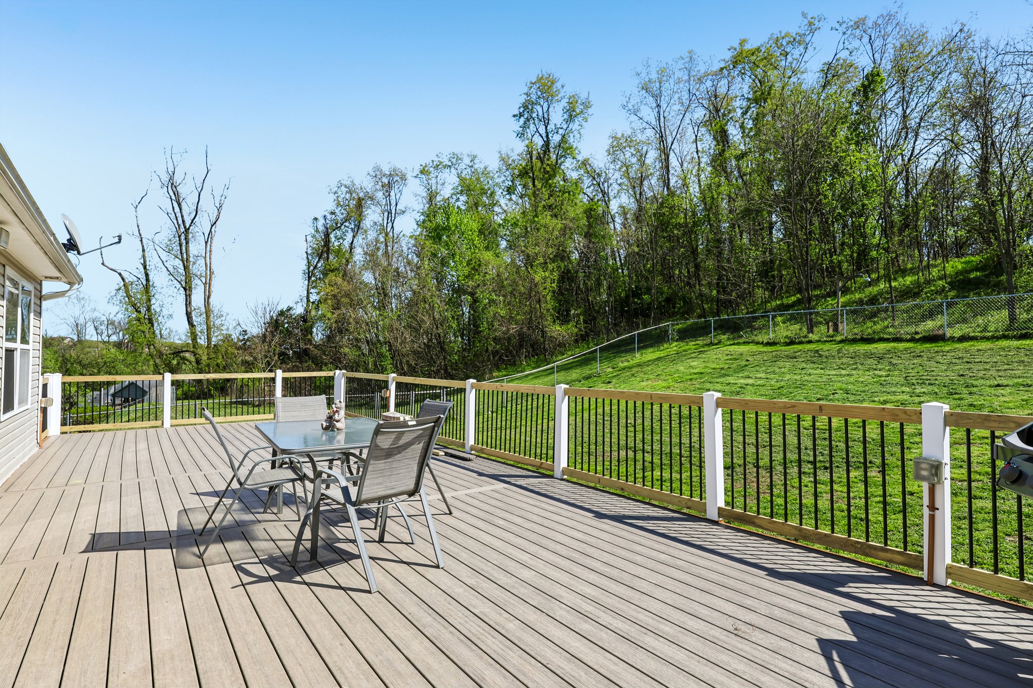 Central Ave-S2204-042.jpg