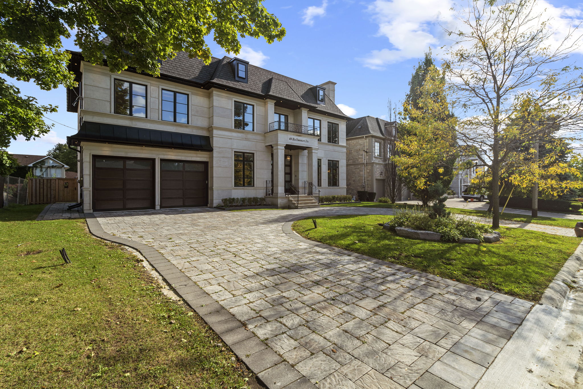 49 Rollscourt Dr Toronto, ON M2L 1X6