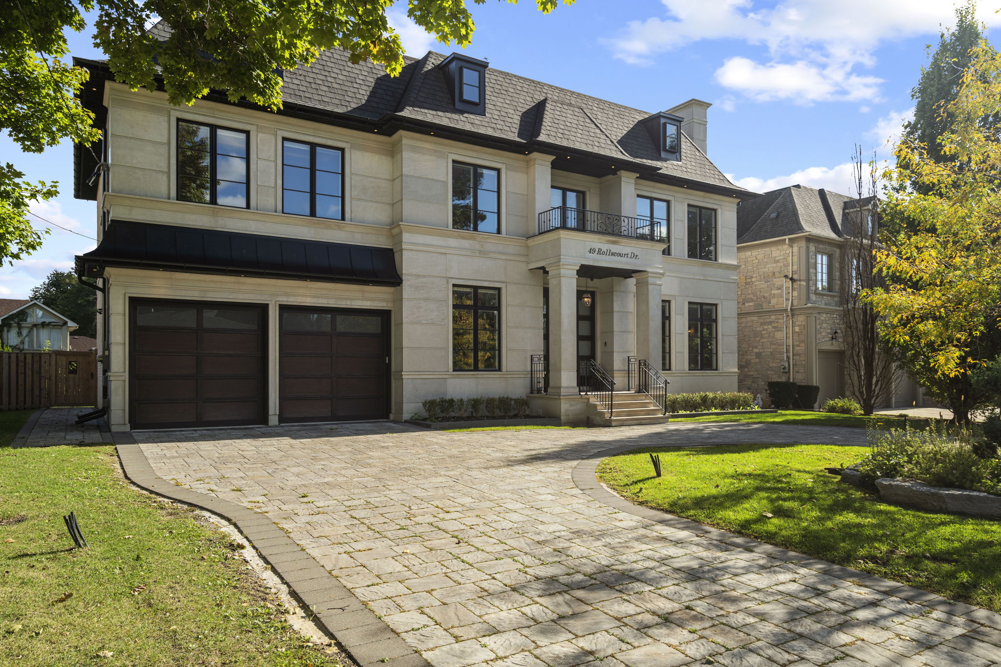 49 Rollscourt Dr Toronto, ON M2L 1X6