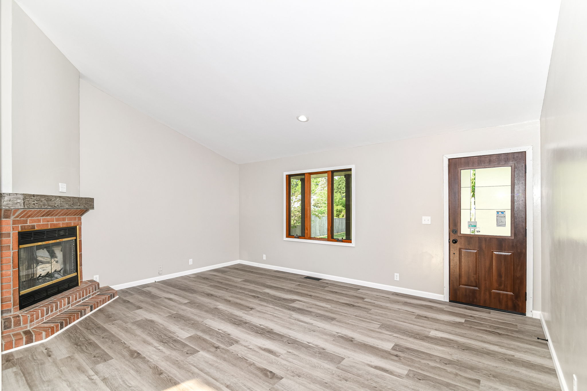 490 S Howard St, Summitville, IN 46070 Indy Realty Pics