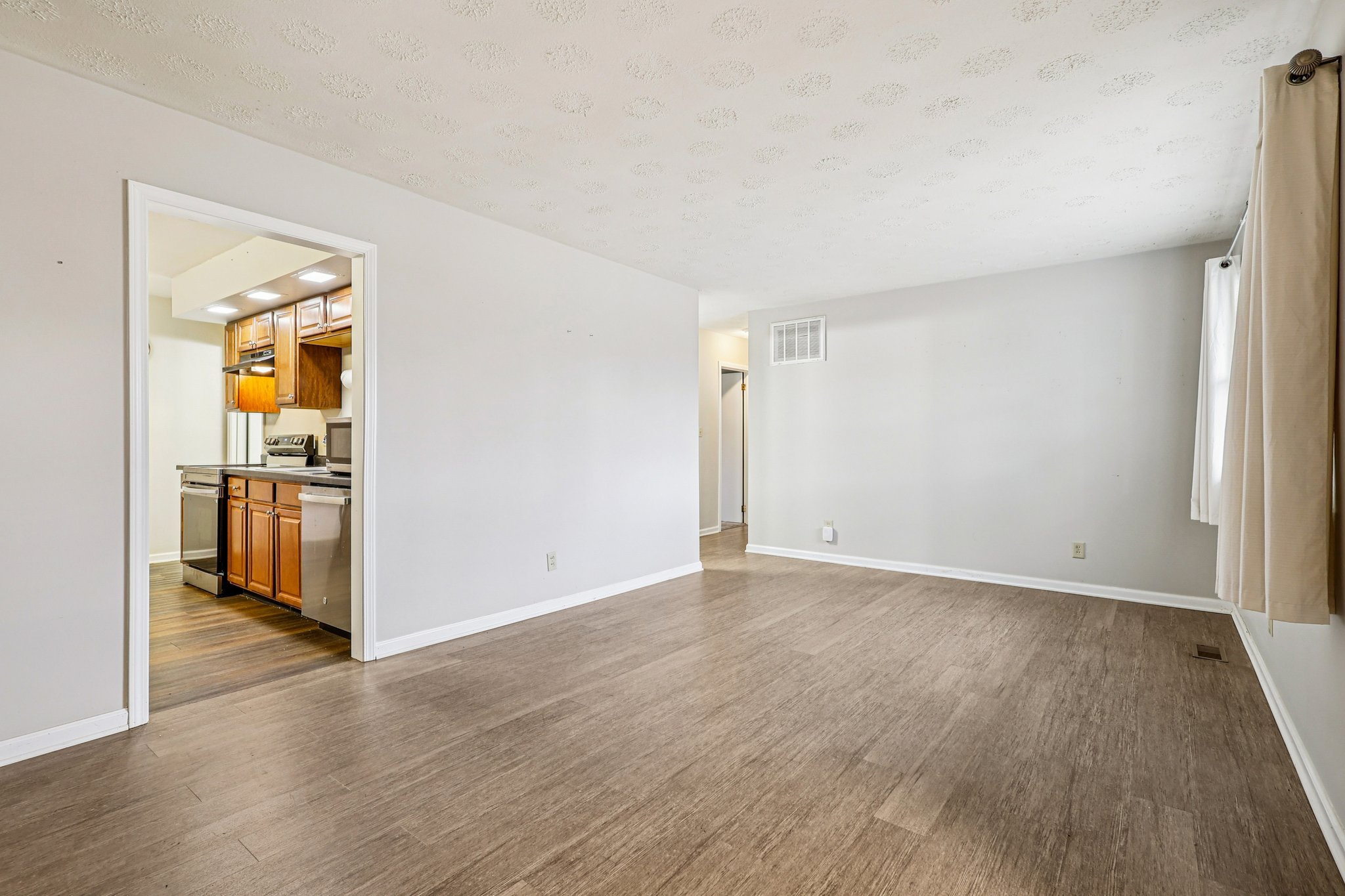 W Market St-S0303-008.jpg