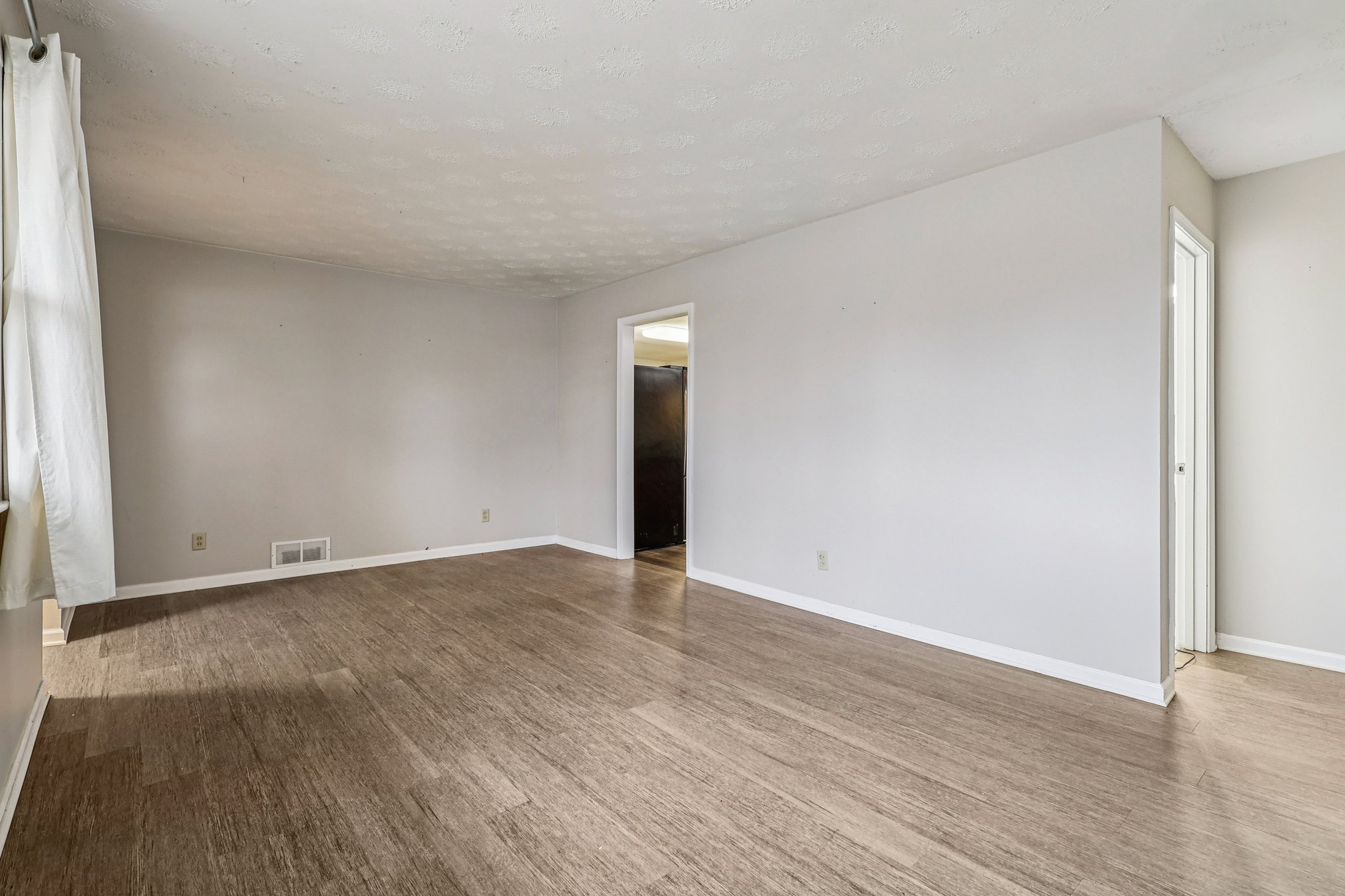 W Market St-S0303-010.jpg