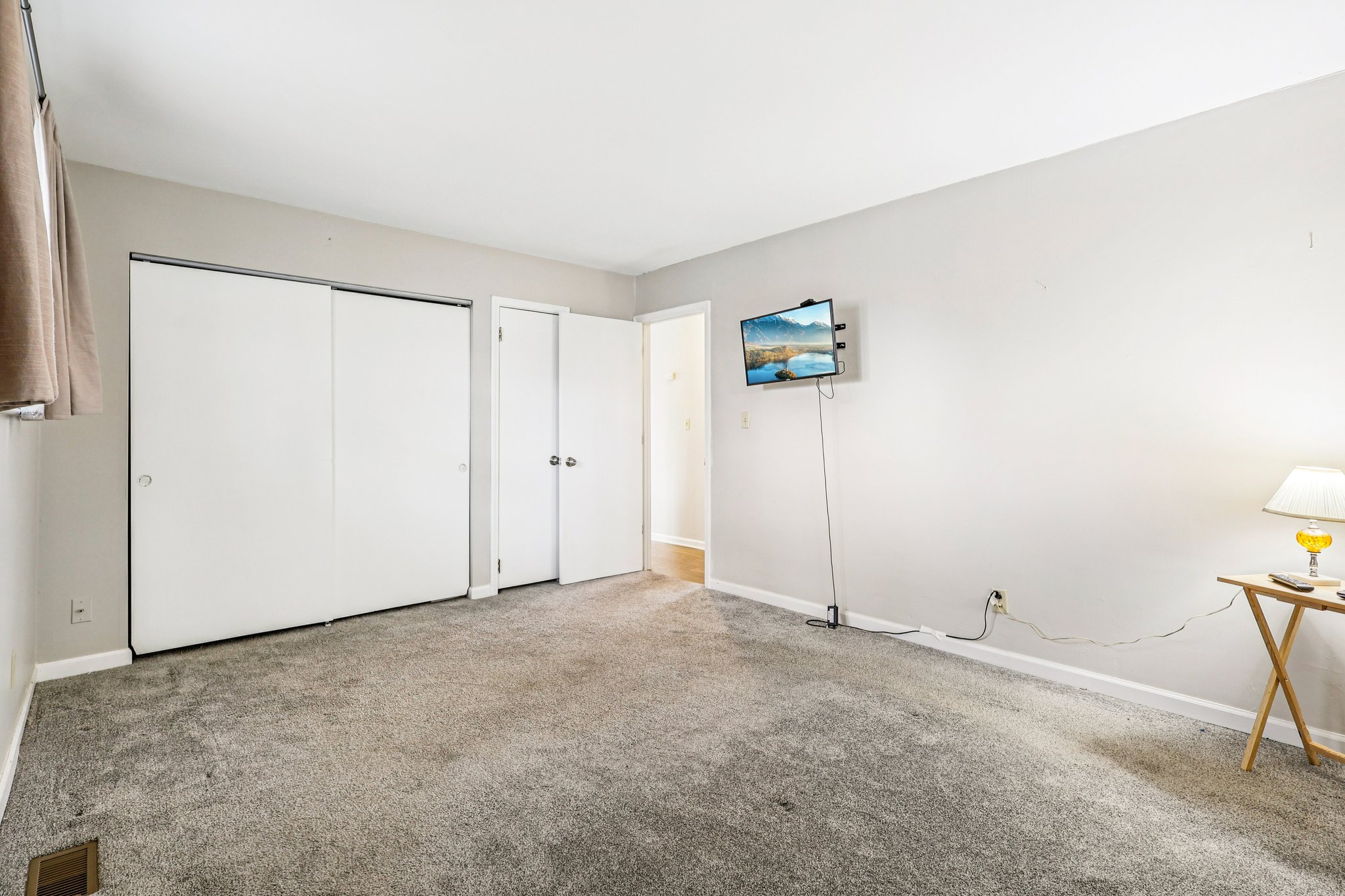 W Market St-S0303-024.jpg