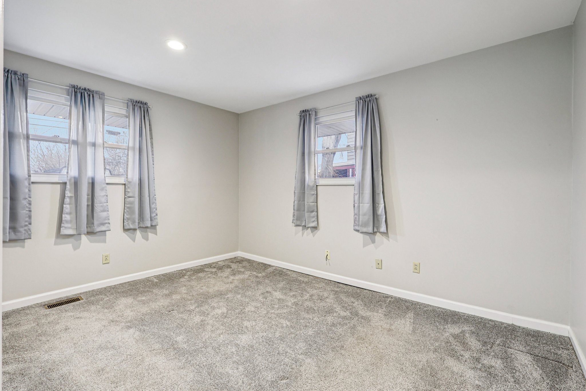 W Market St-S0303-026.jpg