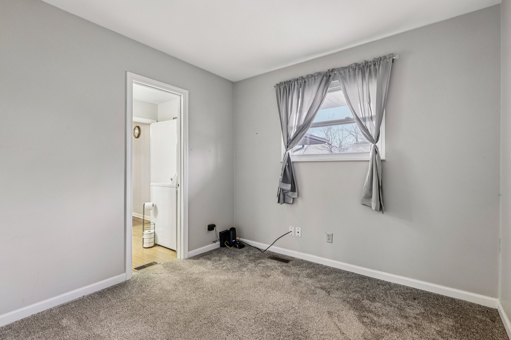 W Market St-S0303-027.jpg