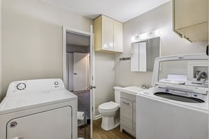 W Market St-S0303-030.jpg